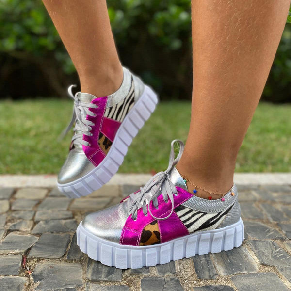 Tênis em Couro Metalizado Detalhe Animal Print - Veagle